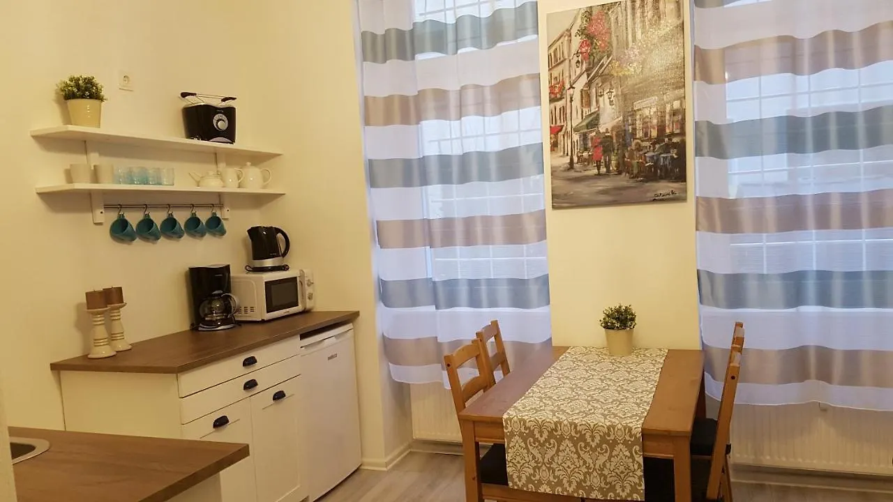 City Apartment, Good Location Berlino 0*,  Germania